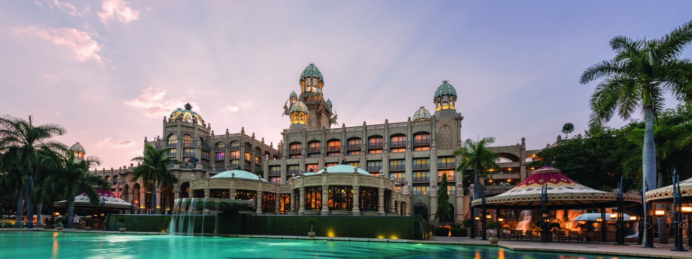 scr1h0018-8316-the-palace-exterior-night-signature-shot-1.jpg.sunimage.1400.525