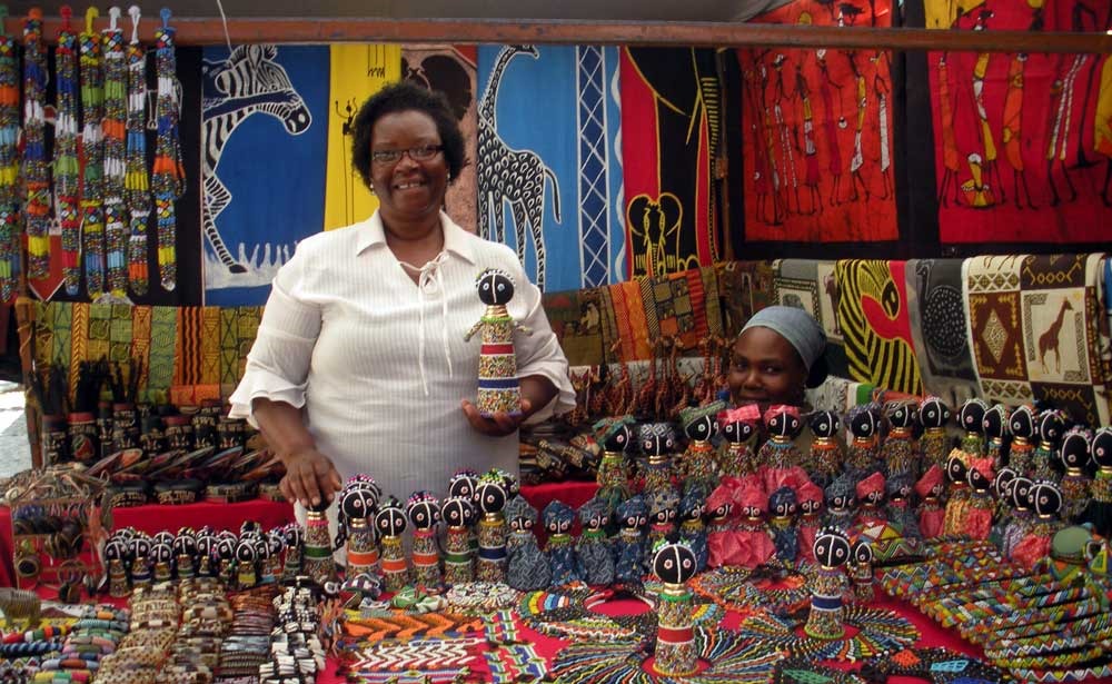 vendedora-artesania-africa