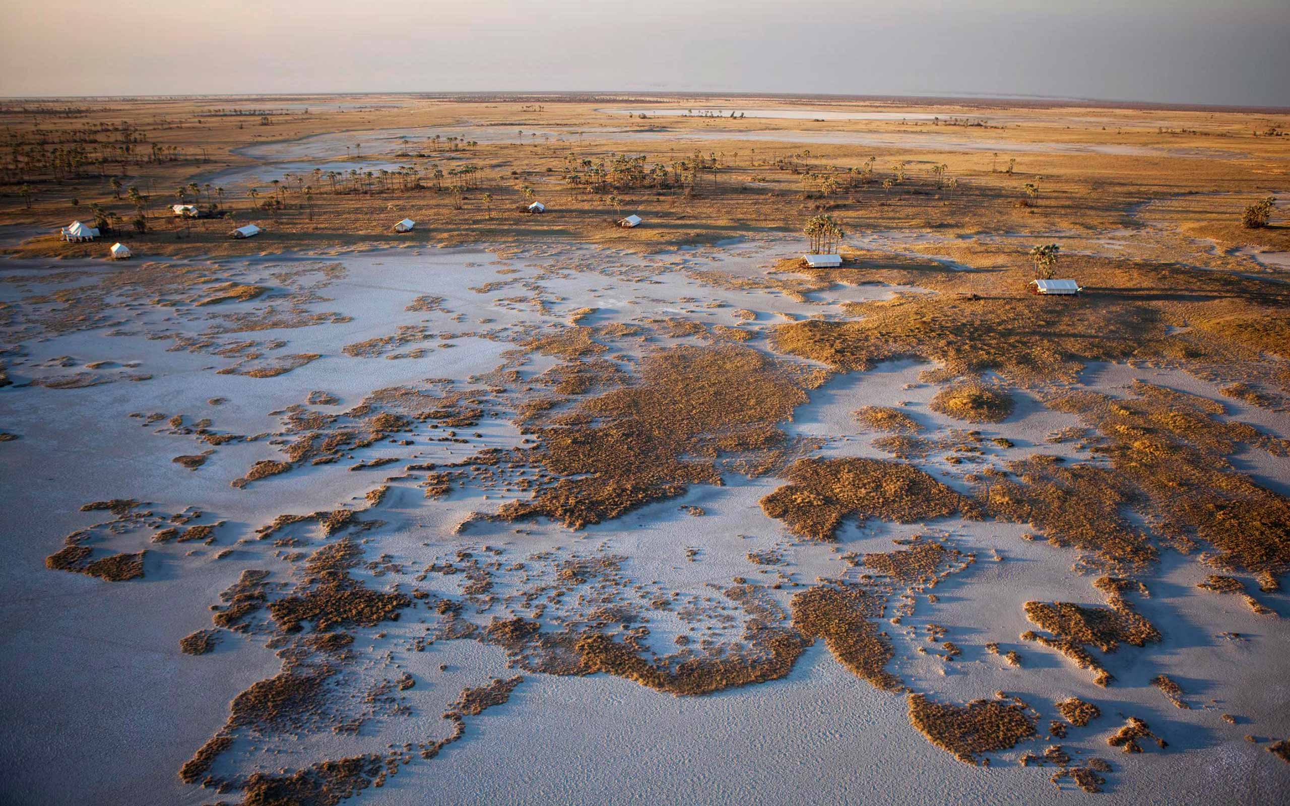 enkosi-africa-safari-botswana-makgadikgadi-pans-uncharted-san-camp-birdseye