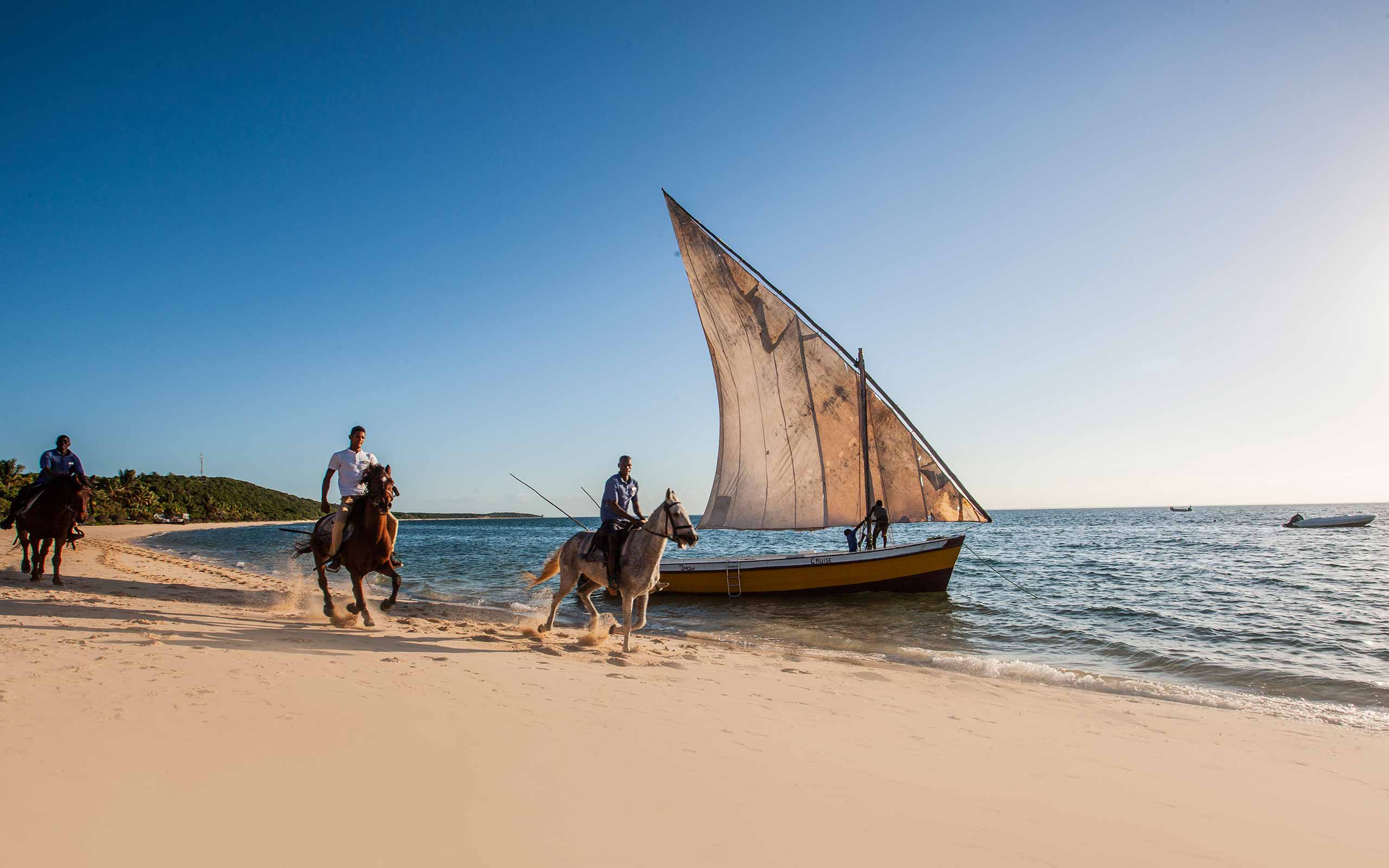 enkosi-africa-safari-mozambique-bazaruto-anantara-island-dhow-horse-riding