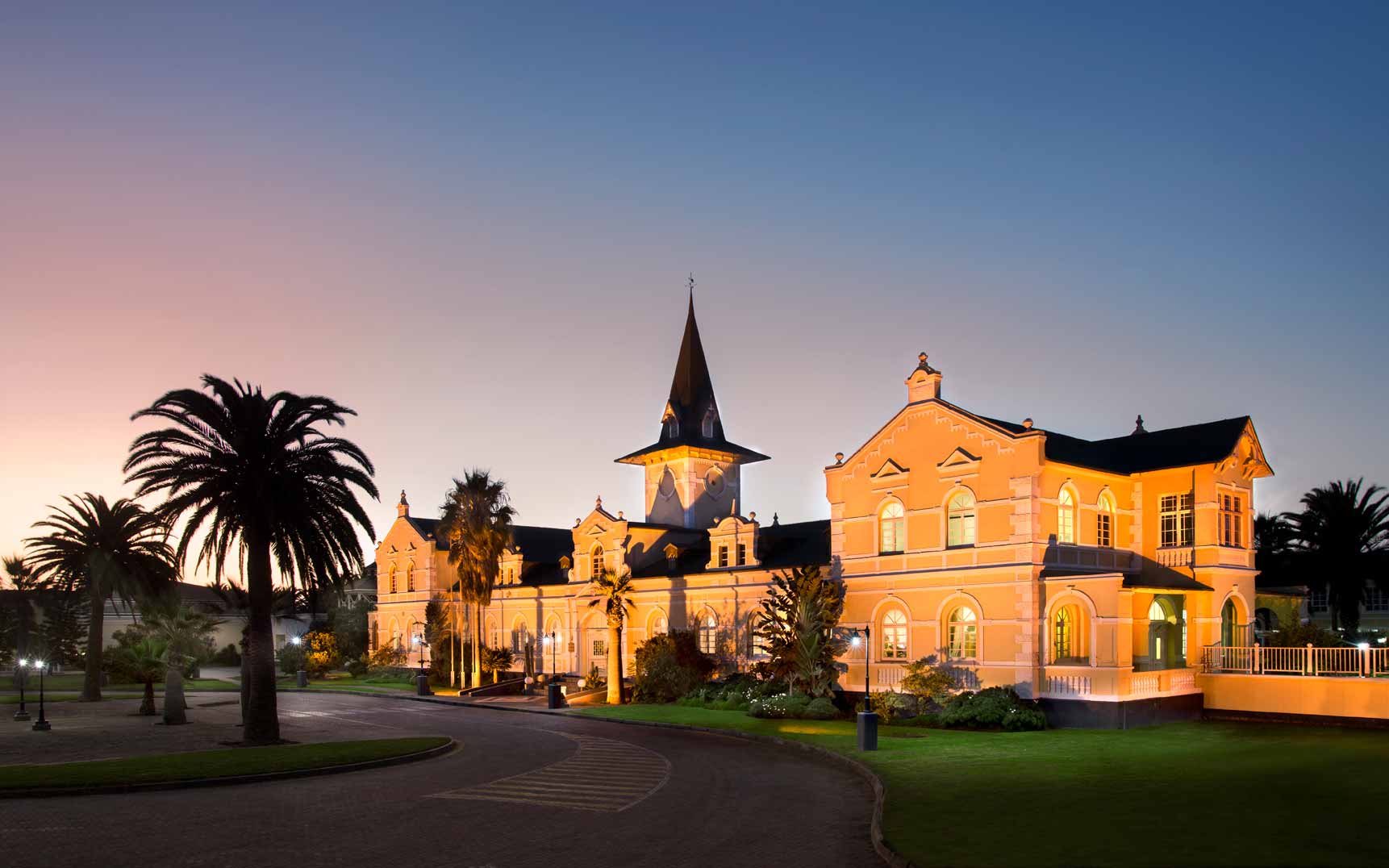 enkosi-africa-safari-namibia-swakopmund-Swakopmund-Hotel-Entertainment-Centre-fachada