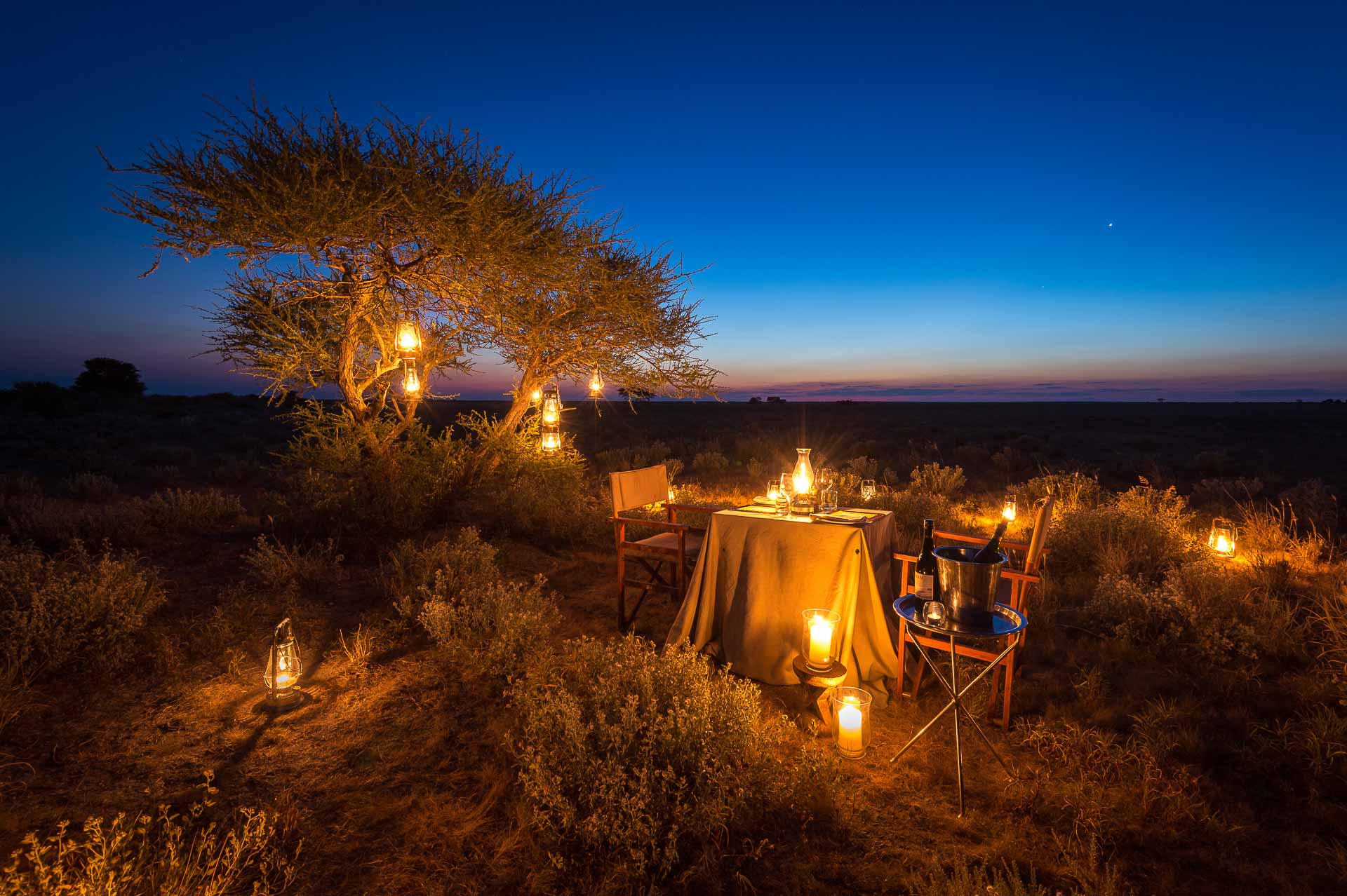 enkosi-africa-safari-botswana-kalahari-plains-camp-wilderness-guest-area-exterior-romantic-diner