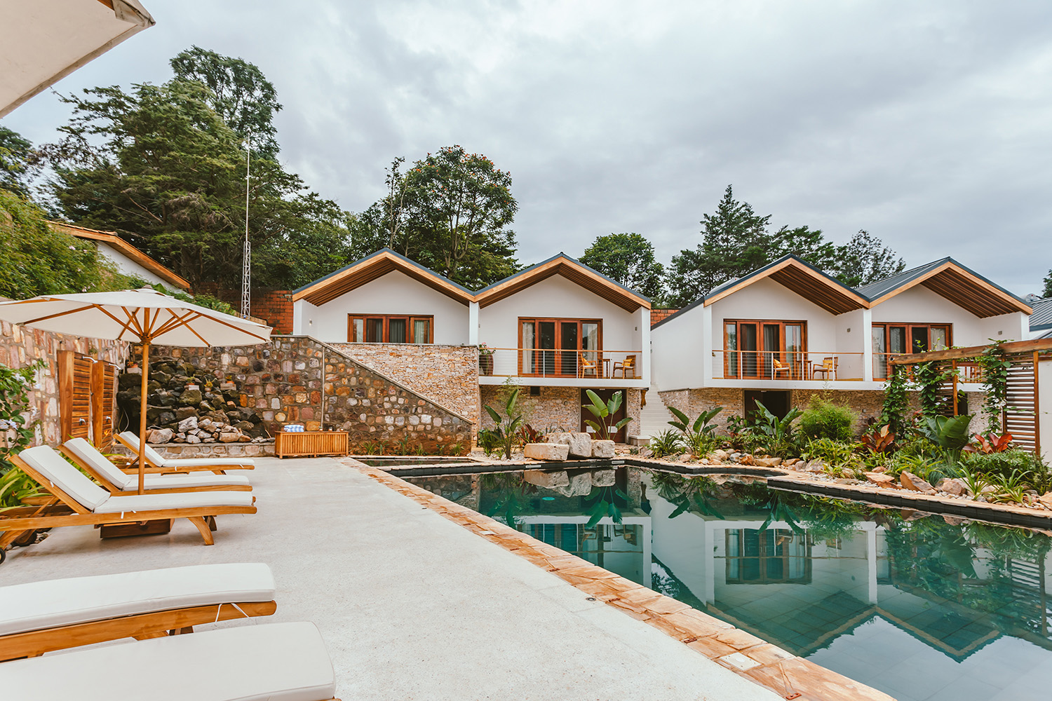enkosi-africa-rwanda-kigali-the-retreat-by-heaven-guest-area-pool.jpg